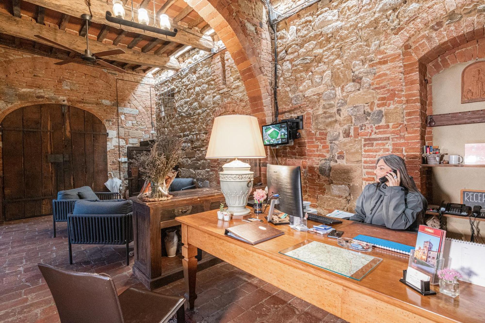 Abbadia Sicille Relais Hotel Trequanda Exterior photo